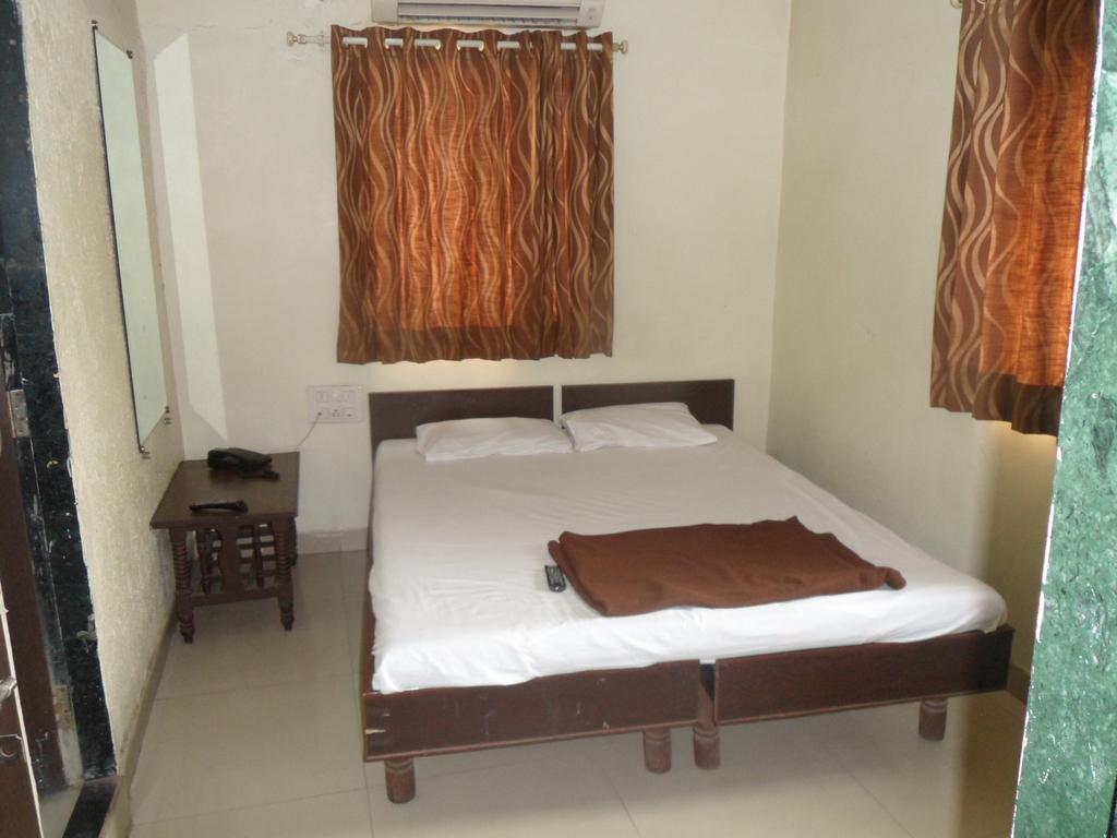 Hotel Atithi Amhedabad Dış mekan fotoğraf