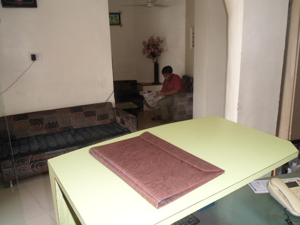 Hotel Atithi Amhedabad Dış mekan fotoğraf