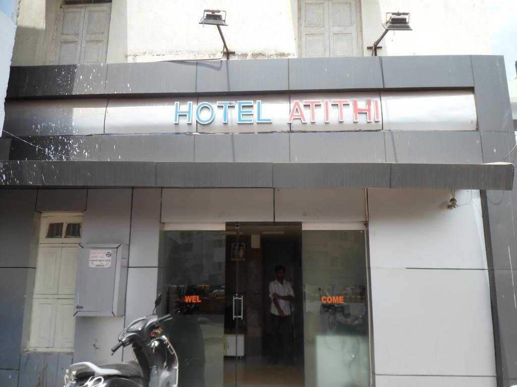 Hotel Atithi Amhedabad Dış mekan fotoğraf