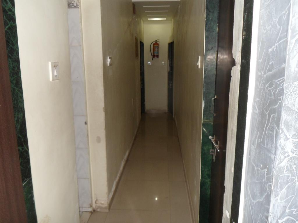 Hotel Atithi Amhedabad Dış mekan fotoğraf