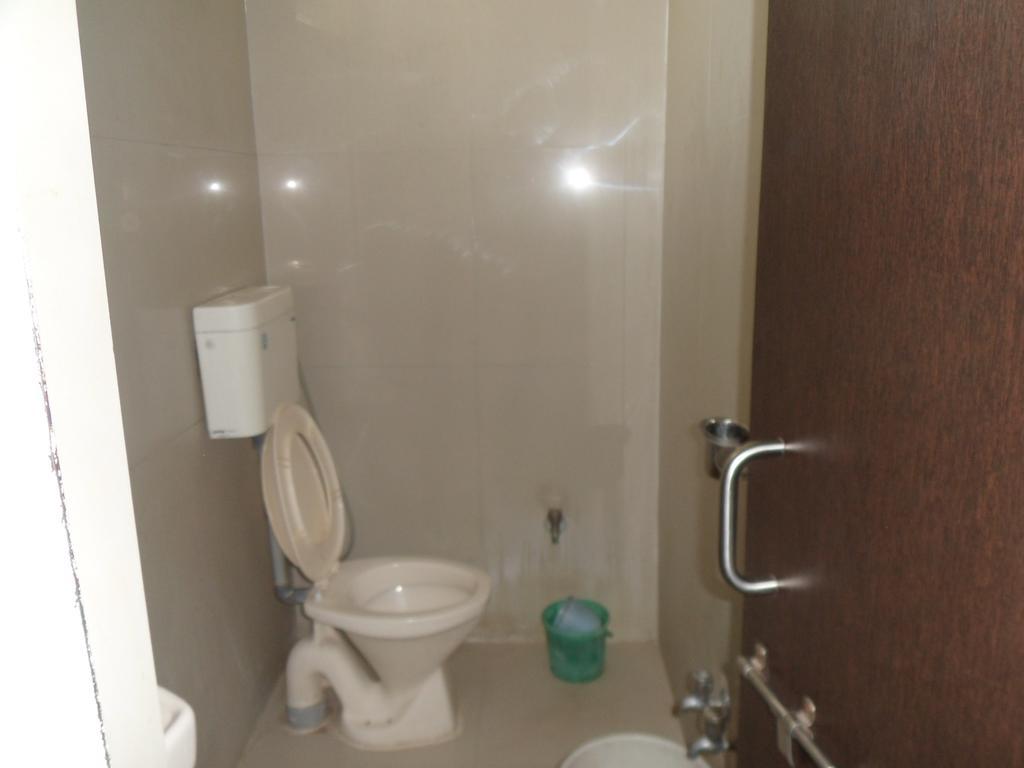 Hotel Atithi Amhedabad Oda fotoğraf
